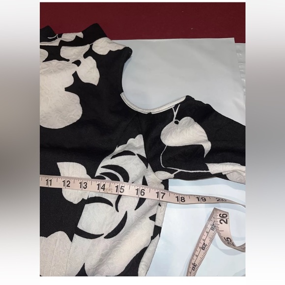 Aryeh Black Flowers DRESS Cold Shoulder A Line Stretchy Knit Mock Neck Flared L - Picture 11 of 11